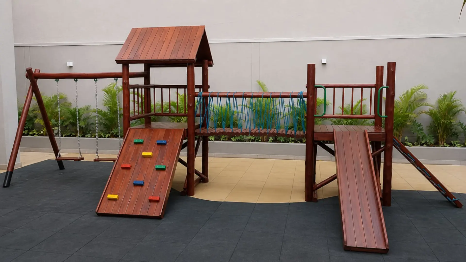 Estrutura de recreação infantil em madeira