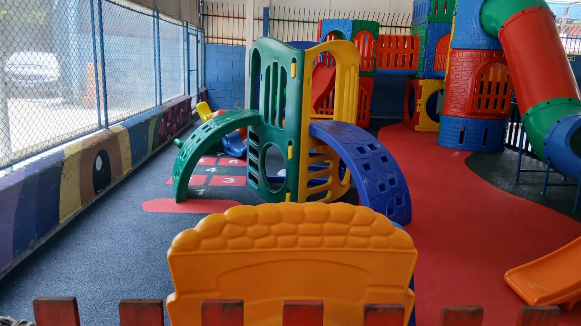 Estrutura de recreação infantil em madeira